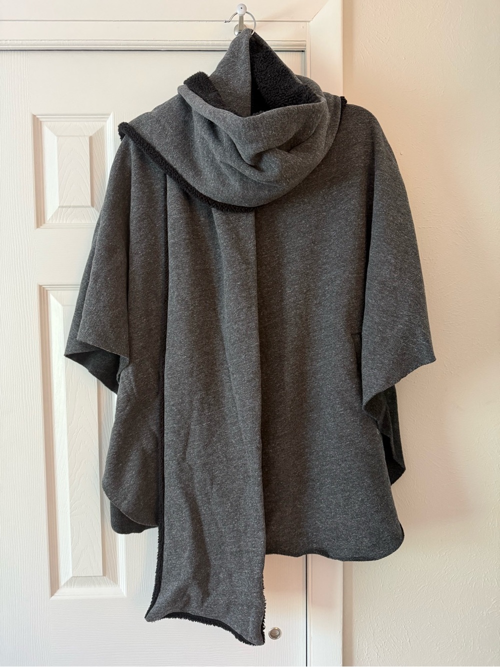 Alo Yoga Wrap Poncho size Medium (M/L) Charcoal/Black